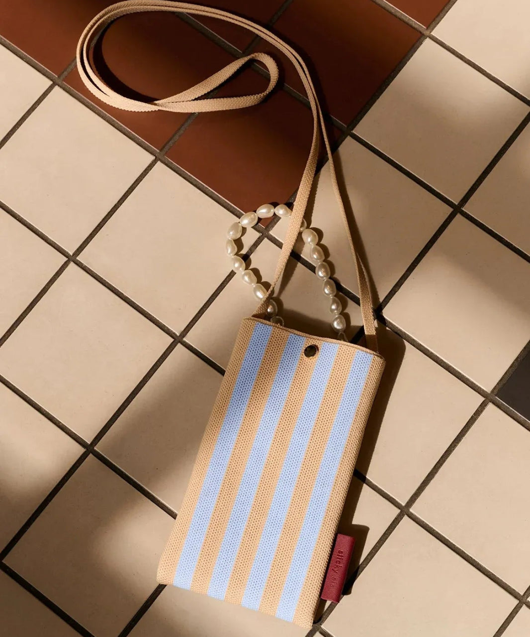 The Sticky Sis Club - KNITTED STRIPES Handytasche • marzipan + sky - Handytasche - ROSA ECK