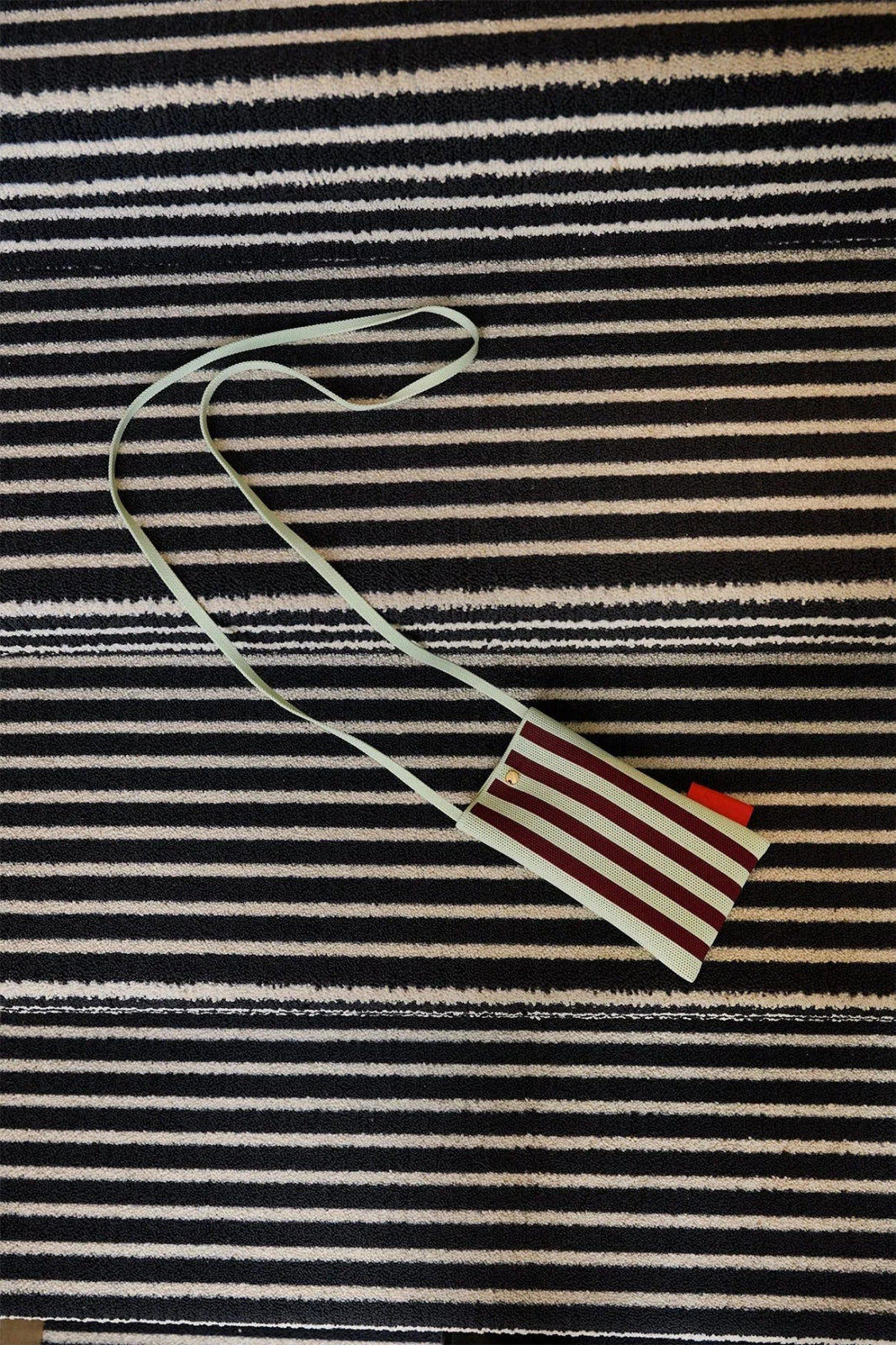 The Sticky Sis Club - KNITTED STRIPES Handytasche • mist + fig - Handytasche - ROSA ECK