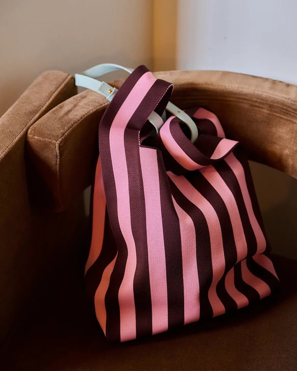 The Sticky Sis Club - KNITTED STRIPES Shopper • chocolate + bubblegum - Tasche - ROSA ECK Concept Store