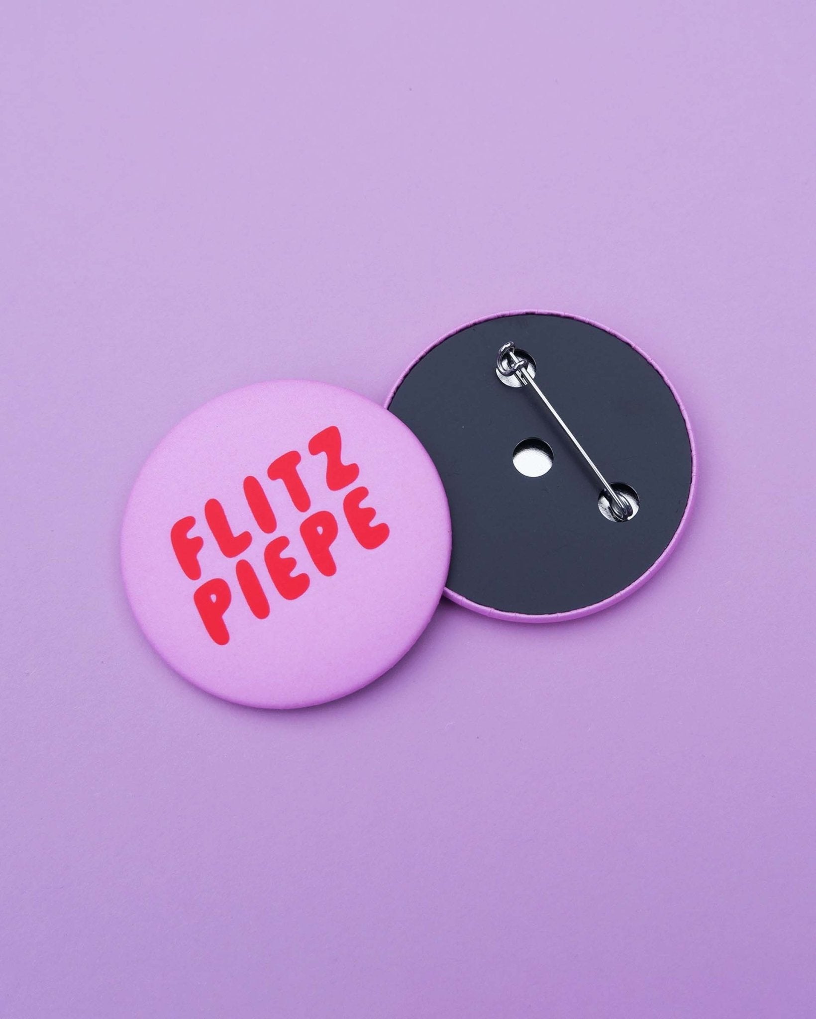 tinyday - FLITZPIEPE Button | Rot - Button - ROSA ECK - , ,