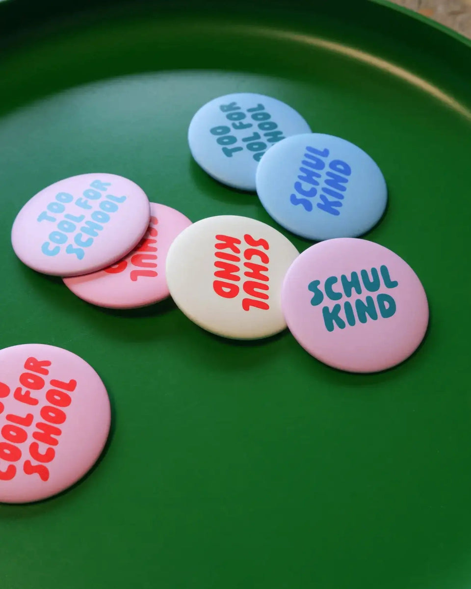 tinyday - SCHULKIND Button • Blau - Button - ROSA ECK Concept Store