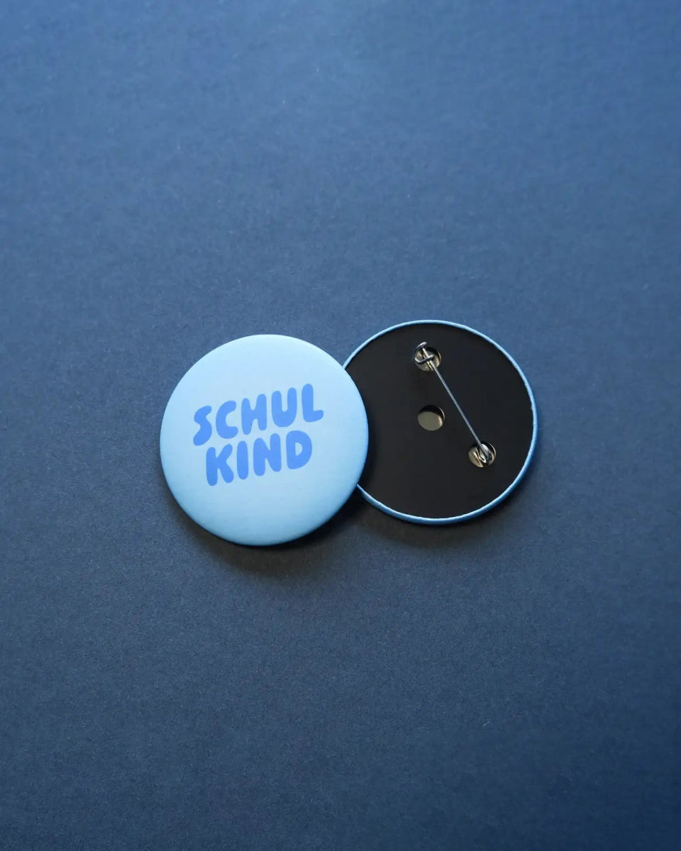 tinyday - SCHULKIND Button • Blau - Button - ROSA ECK Concept Store
