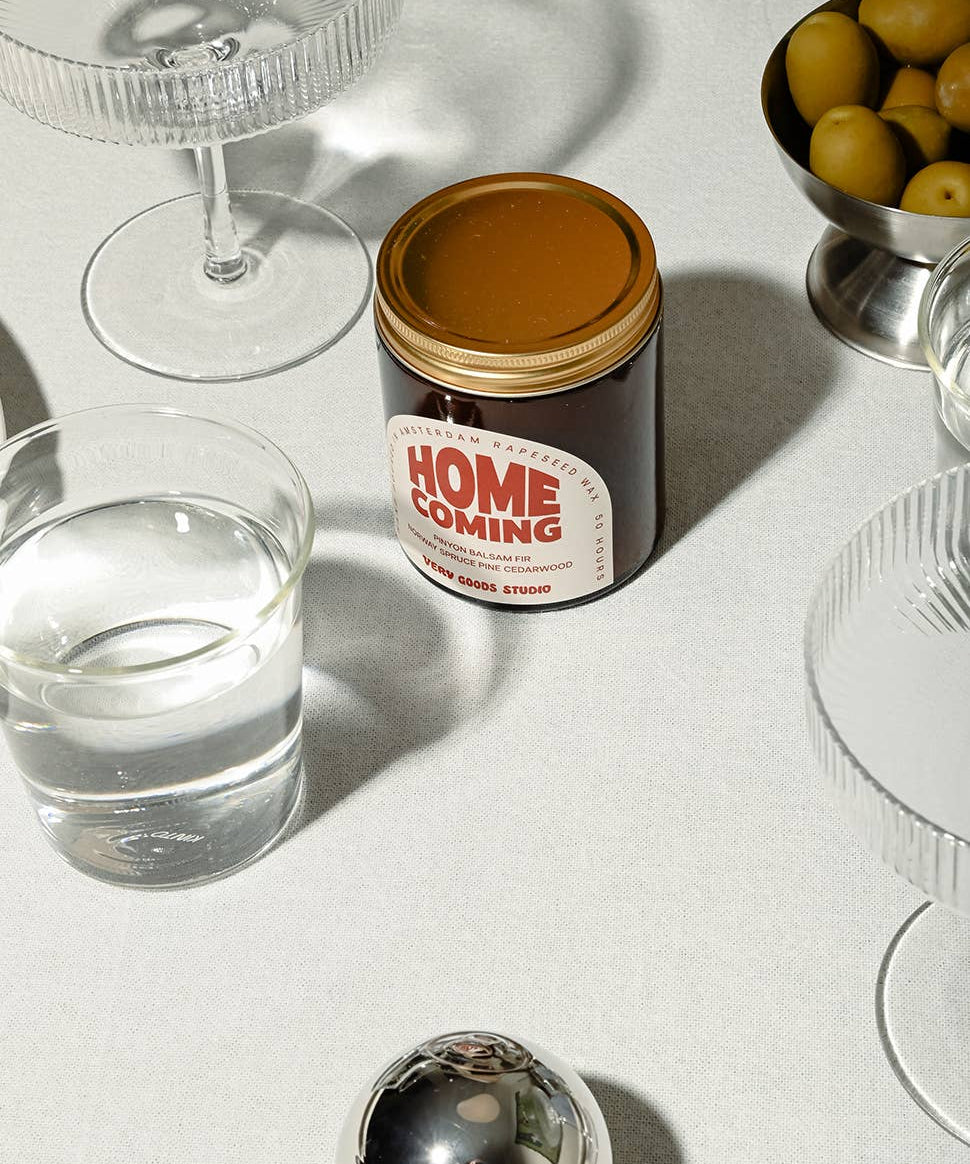 Very Goods Studio - HOME COMING Große Duftkerze im Glas (170 ml) - Kerze - ROSA ECK Concept Store