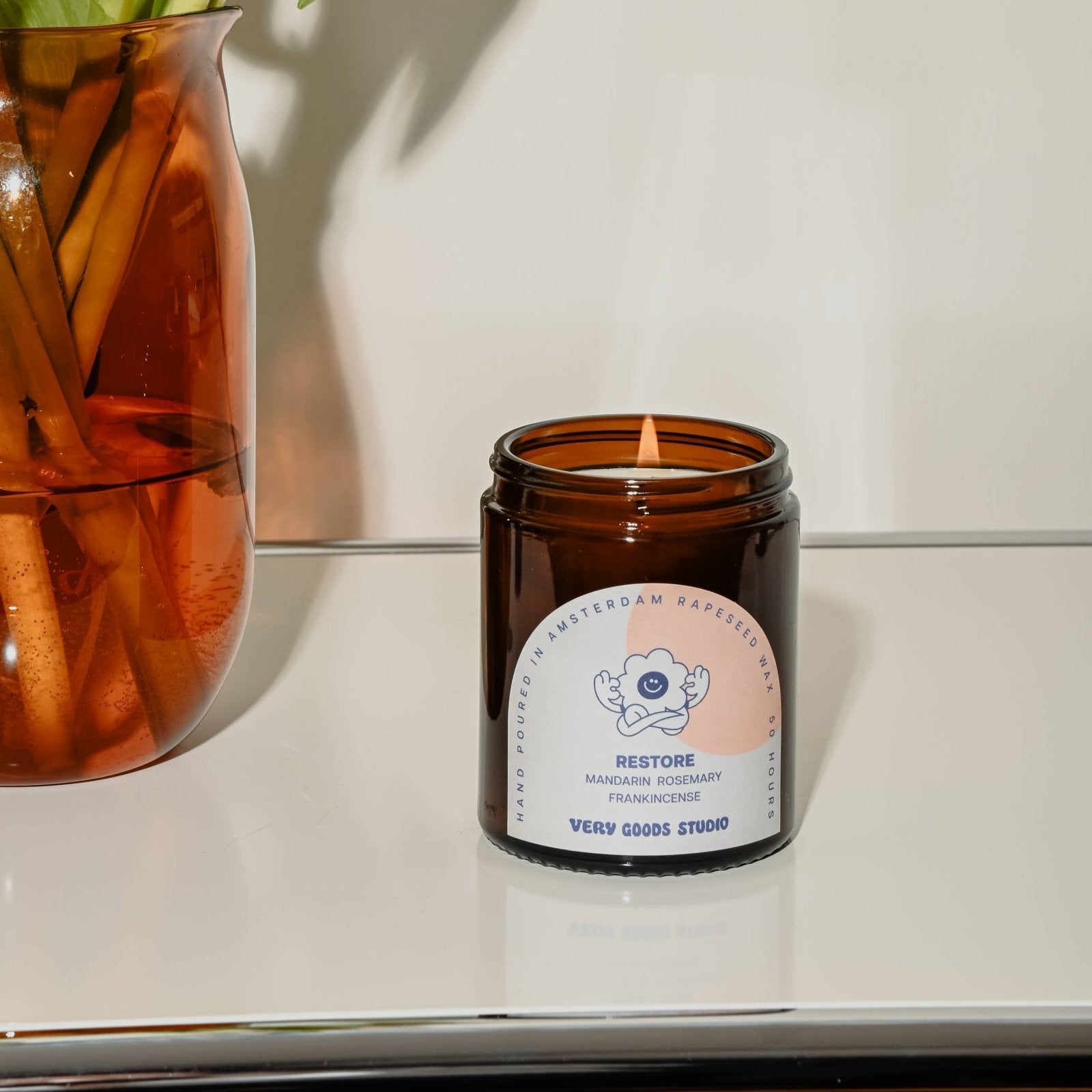 Very Goods Studio - RESTORE Große Duftkerze im Glas (170 ml) - ROSA ECK