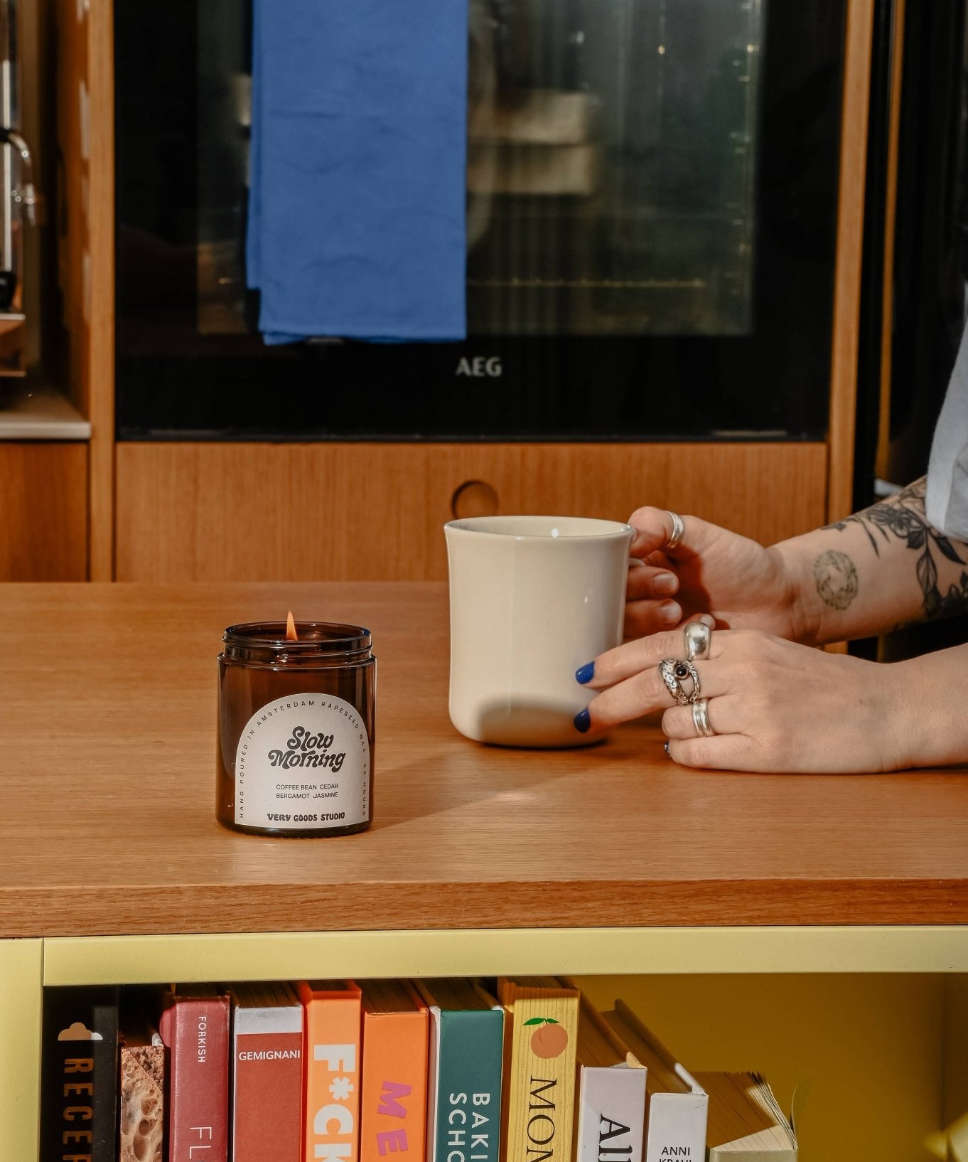 Very Goods Studio - SLOW MORNING Große Duftkerze im Glas (170 ml) - Kerze - ROSA ECK Concept Store