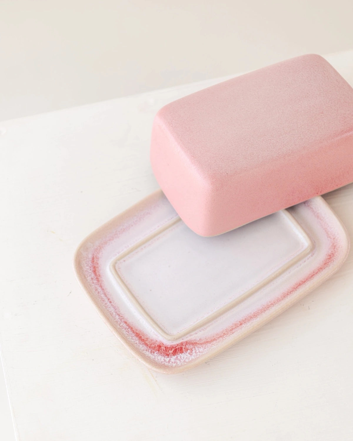 Altrosa Butterdose von Vila Cerâmica, geöffnet