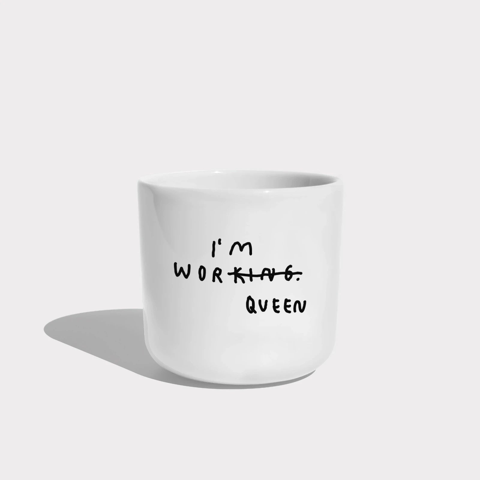 Becher aus Porzellan • I'M WORQUEEN – Yahya Studio