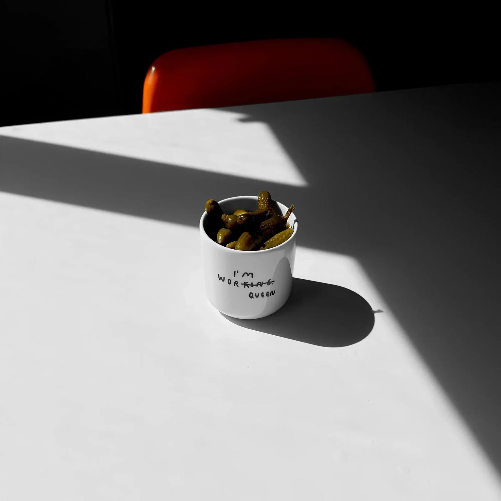 Becher aus Porzellan • I'M WORQUEEN – Yahya Studio – Bild 5