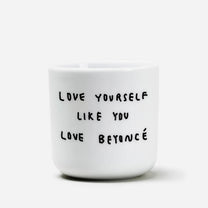 Becher mit Spruch • LOVE YOURSELF LIKE YOU LOVE BEYONCÉ – Yahya Studio