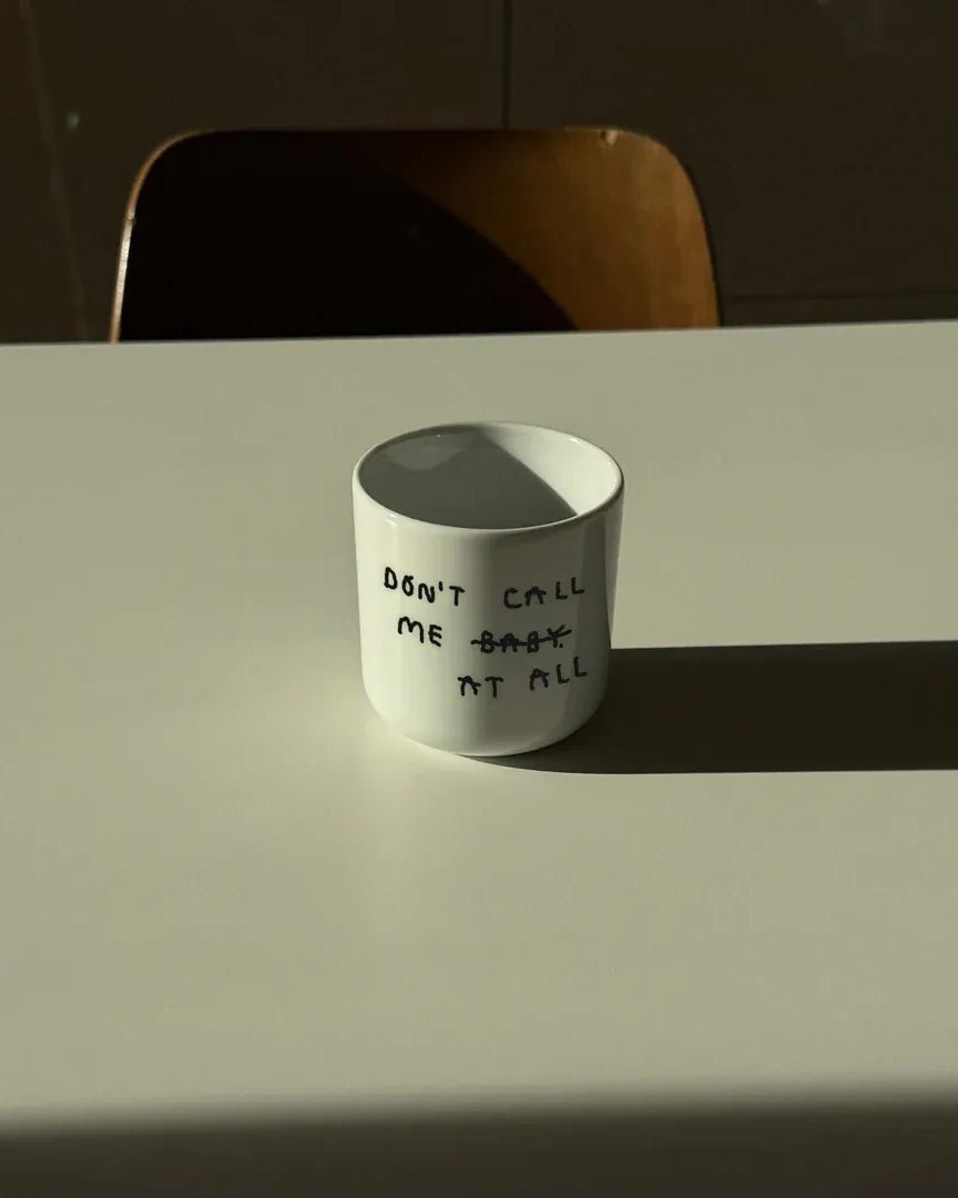 yahya studio - DON'T CALL ME AT ALL Porzellanbecher mit Spruch - ROSA ECK