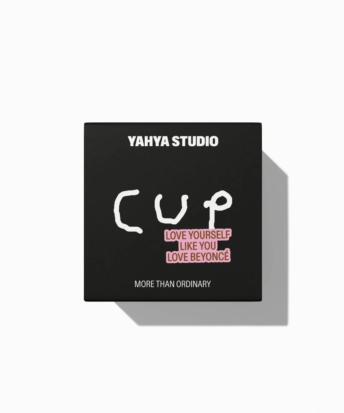yahya studio - LOVE YOURSELF LIKE YOU LOVE BEYONCÉ Becher mit Spruch - Kaffee - und Teetasse - ROSA ECK