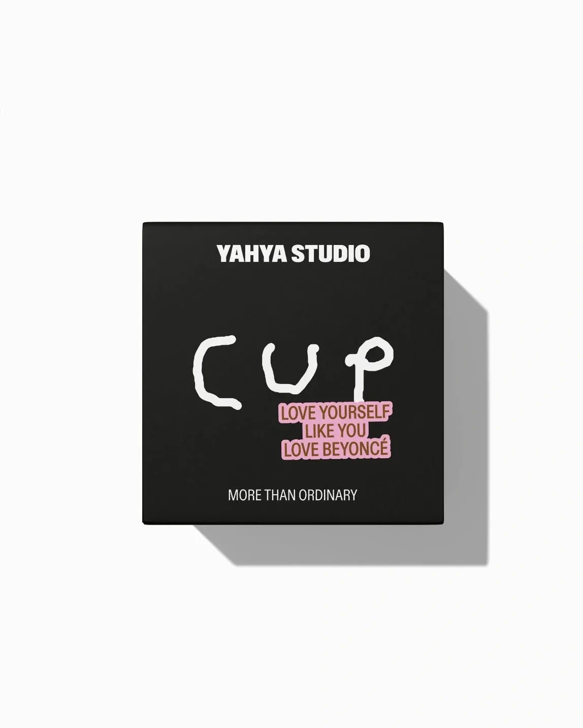 yahya studio - LOVE YOURSELF LIKE YOU LOVE BEYONCÉ Becher mit Spruch - Kaffee - und Teetasse - ROSA ECK