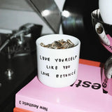 yahya studio - LOVE YOURSELF LIKE YOU LOVE BEYONCÉ Becher mit Spruch - Kaffee - und Teetasse - ROSA ECK