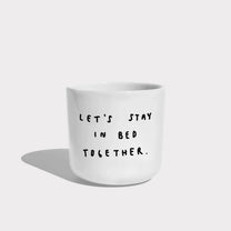 Statement-Becher aus Porzellan • LET'S STAY IN BED TOGETHER – Yahya Studio