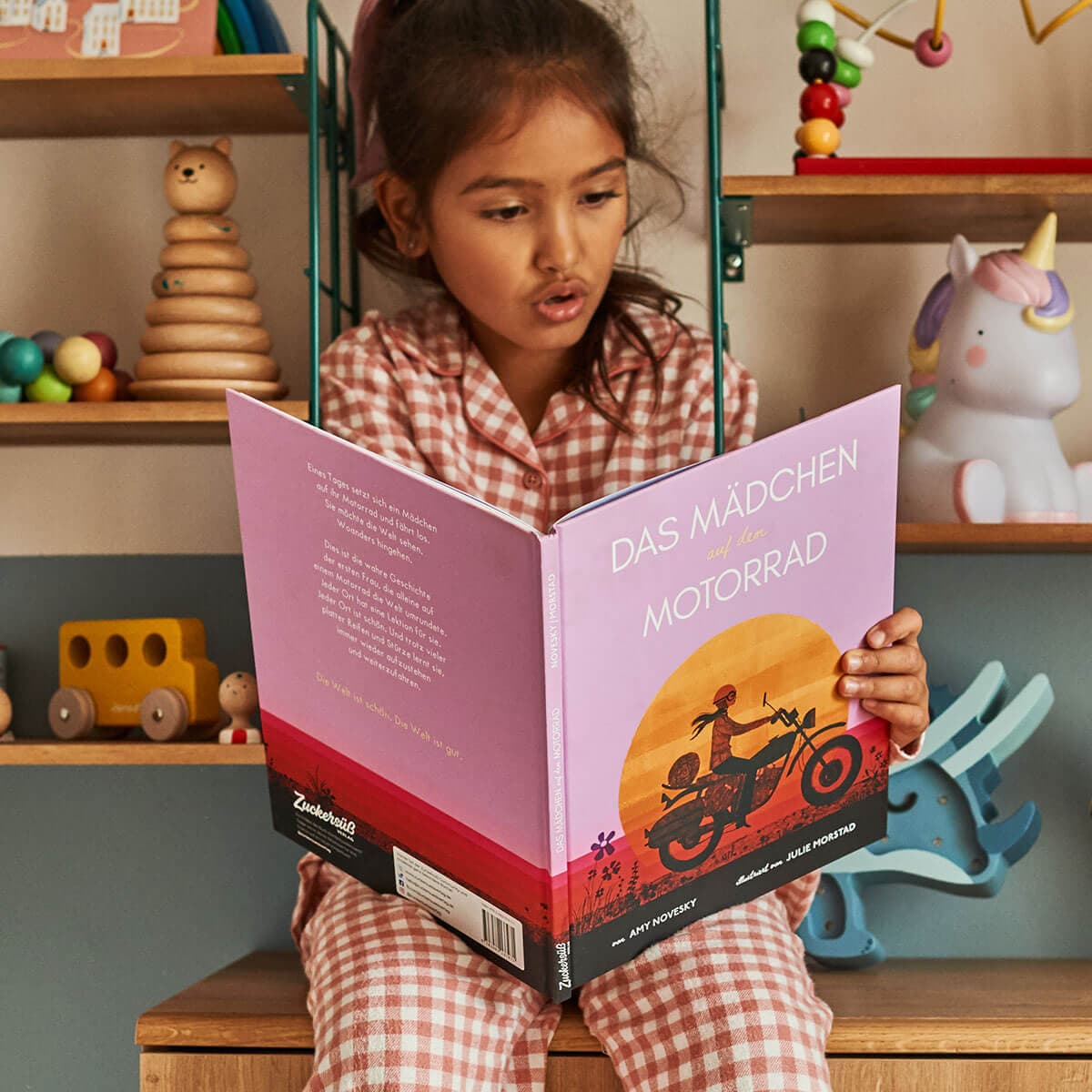 Zuckersüß Verlag - DAS MÄDCHEN AUF DEM MOTORRAD Kinderbuch - ROSA ECK